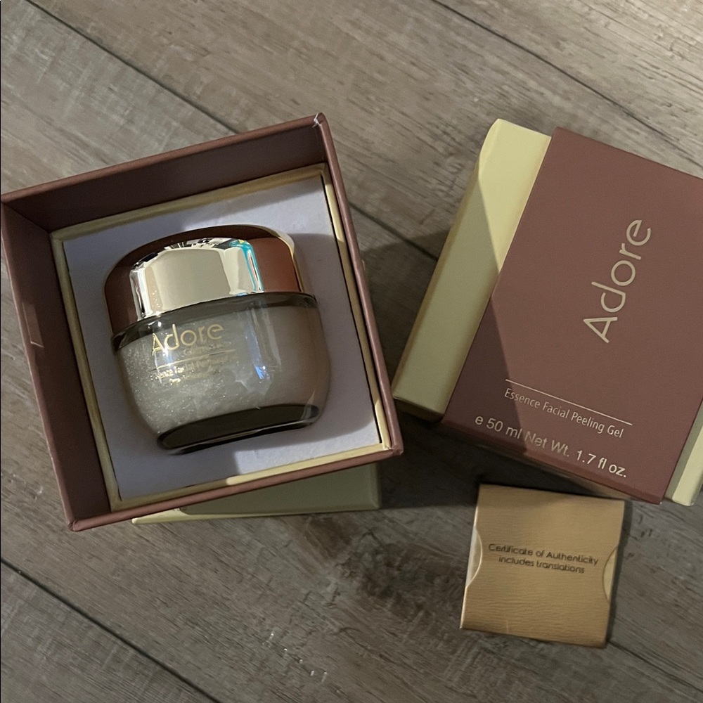 Adore Gold and Cream Facial Peeling Gel